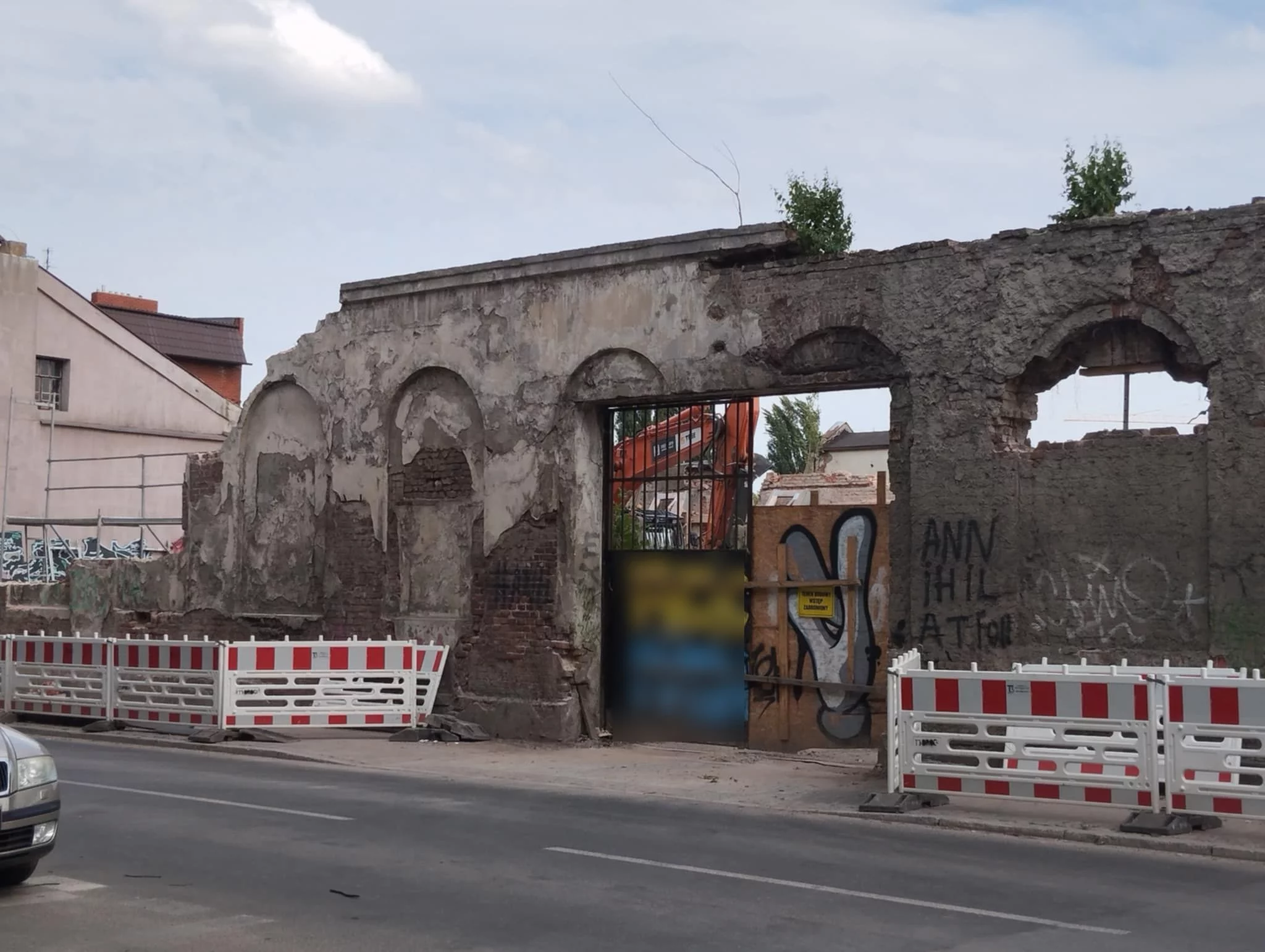 Kiedyś w tym miejscu była fabryka wełny. Przez lata obiekty niszczały. Co tutaj powstanie? [ZDJĘCIA]