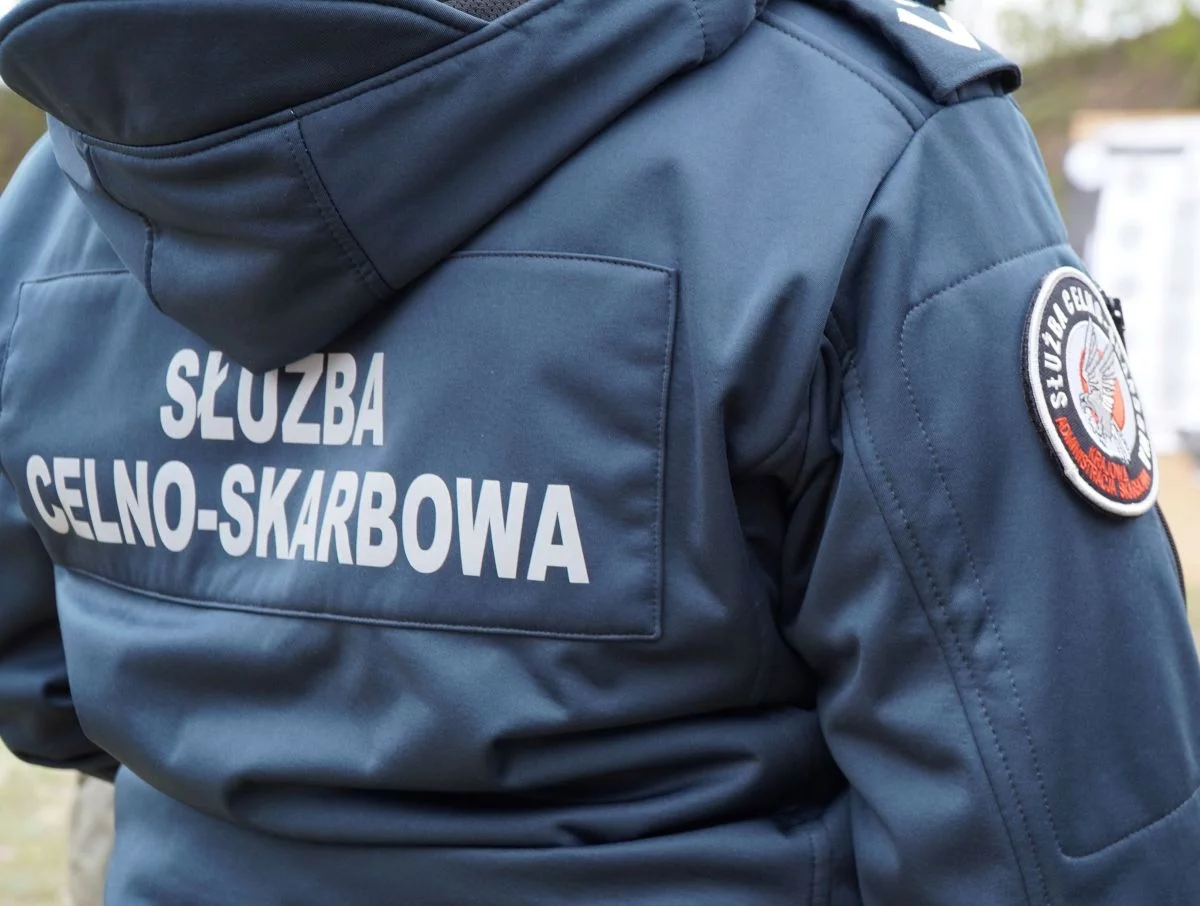 Nie do wiary! Lewy alkohol i cygara w łódzkim centrum handlowym