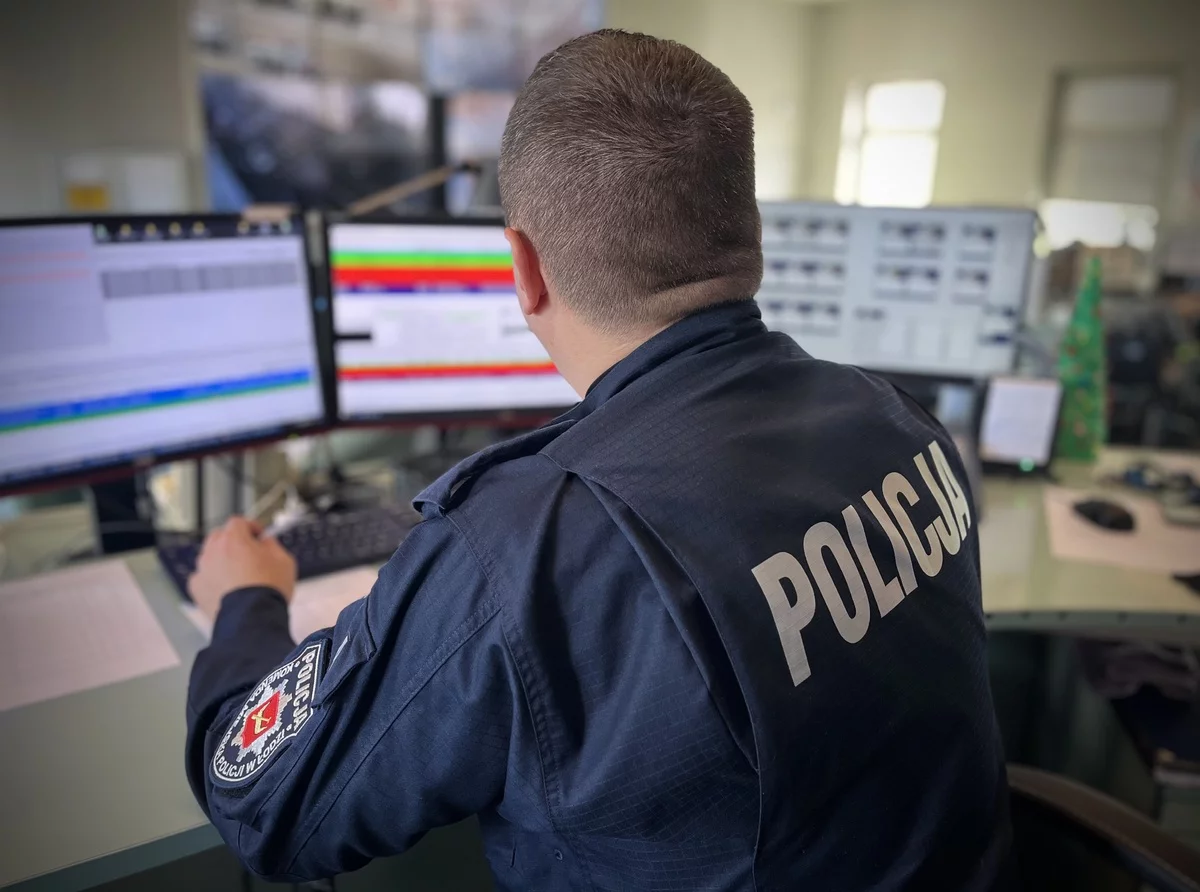Wyrzuciła pieniądze i biżuterię przez balkon. Myślała, iż tak ratuje swój majątek