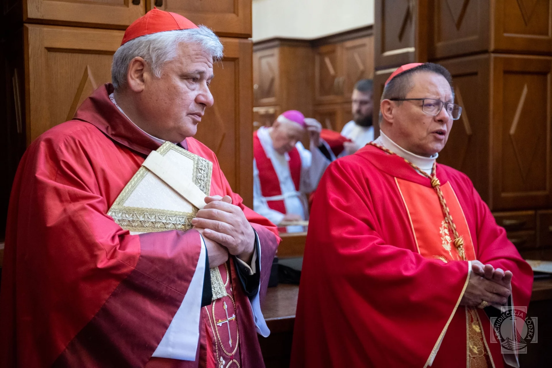 Tłumy w łódzkiej katedrze. Wierni żegnali kardynała brawami [ZDJĘCIA]