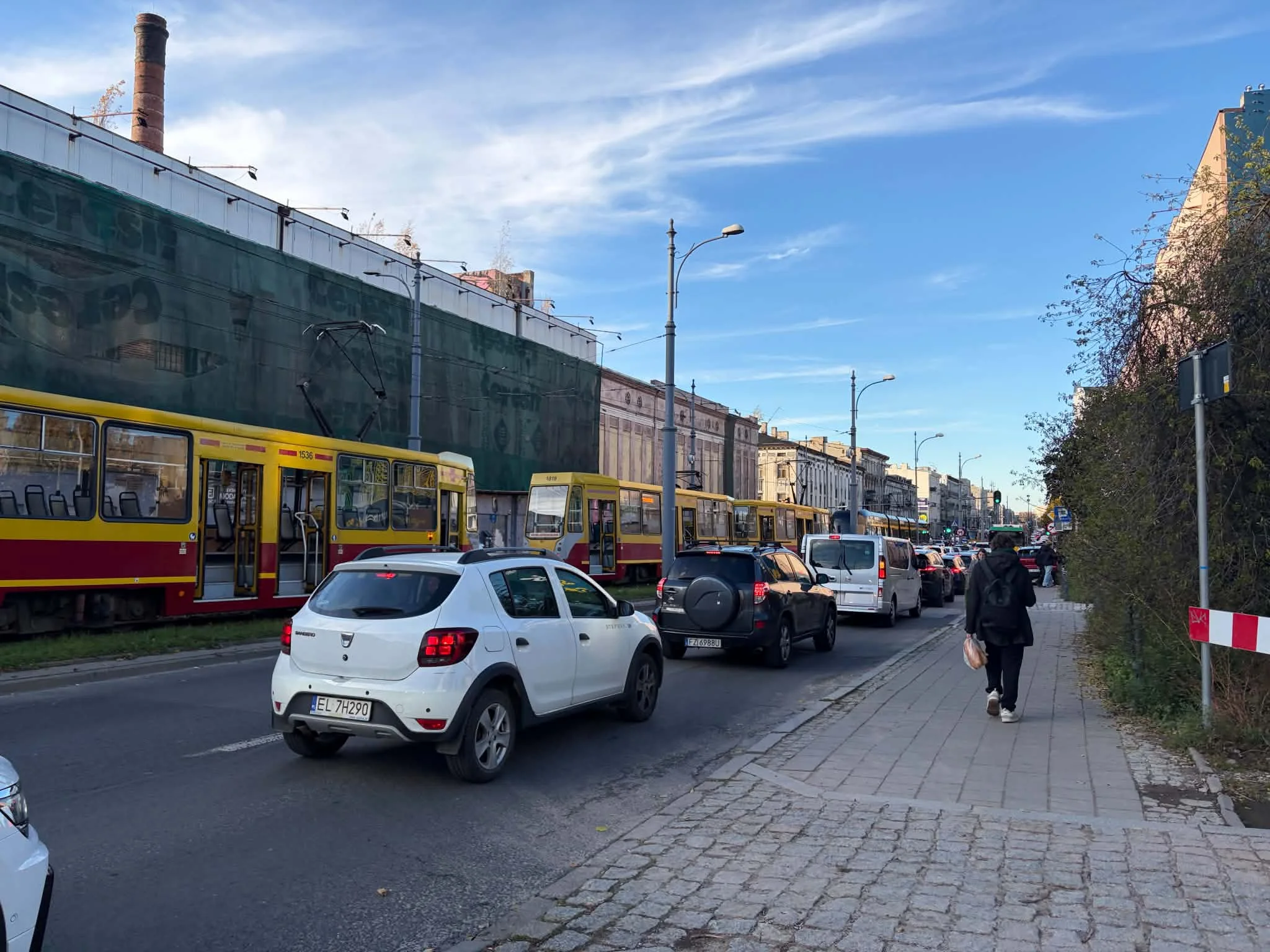 Łódź stoi w korkach. Remonty utrudniają życie kierowcom, taksówkarze alarmują