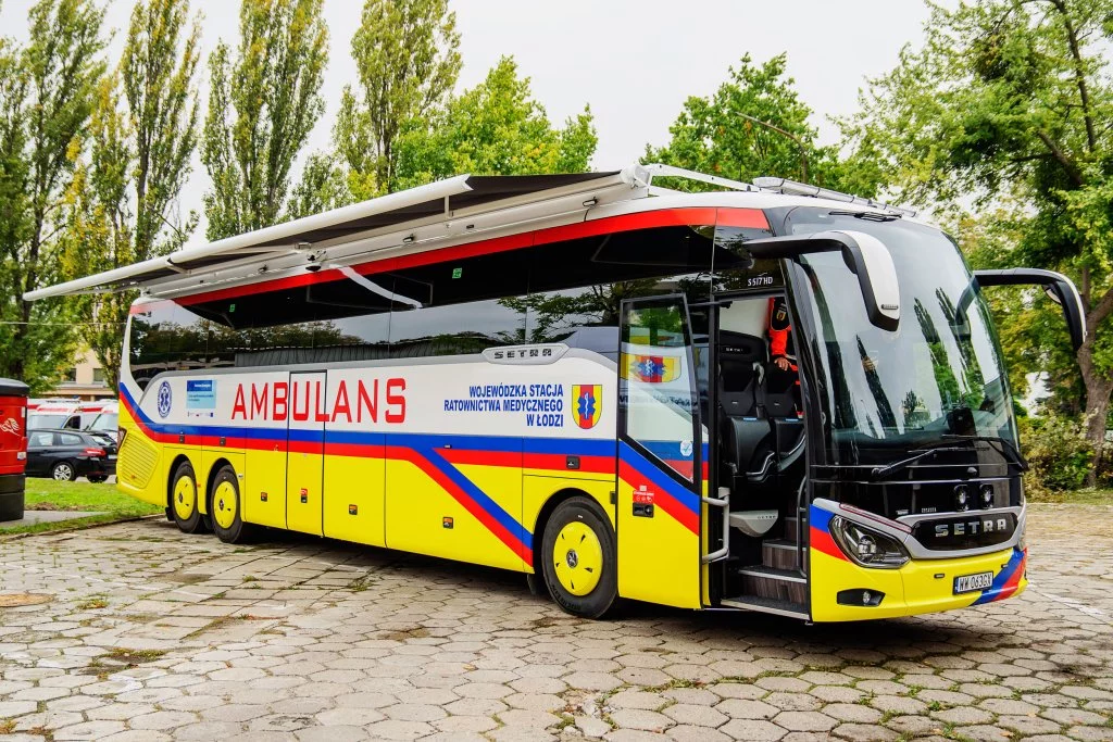 Łódź ma pierwszy taki ambulans w Polsce. Wygląda jak autobus