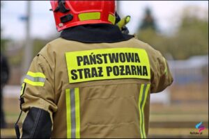 Płaczące dziecko na balkonie. Potrzebna była pomoc strażaków.