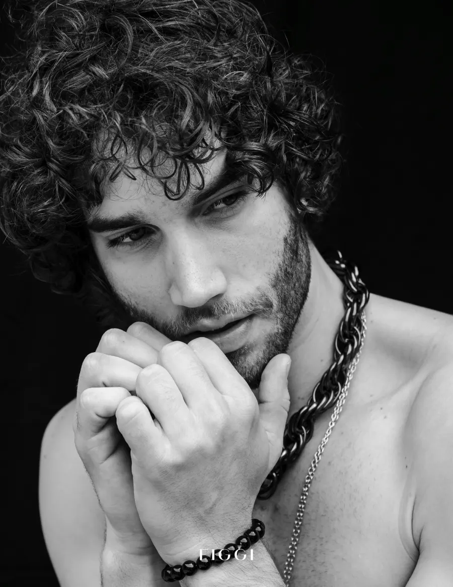 Editorial — Paula Reichert