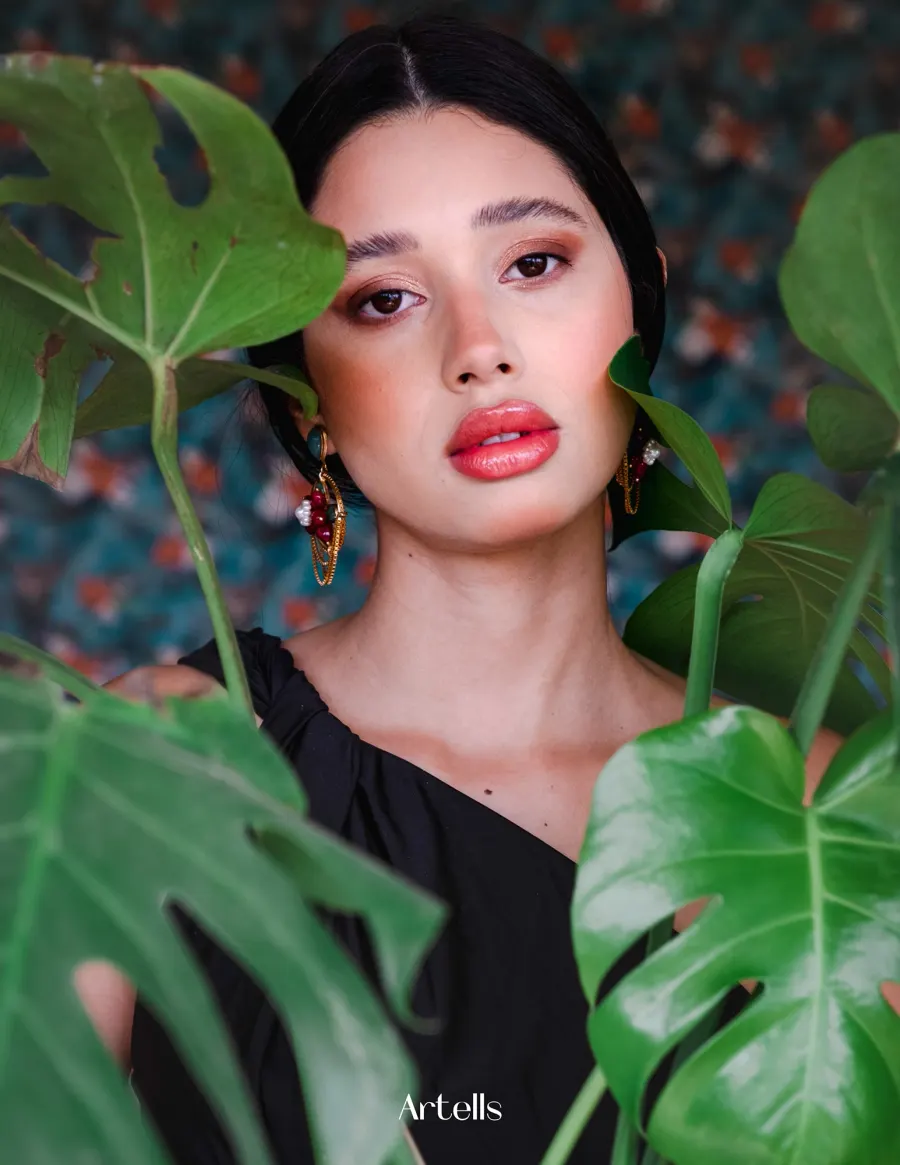 Editorial — Paula Reichert