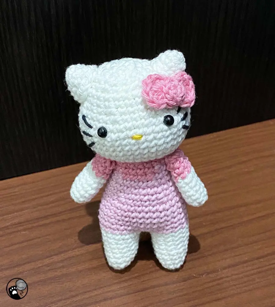 Hello Kitty crochet - took forever because I couldn't see the stitches with  the yarn I used 🥲 : r/crochet