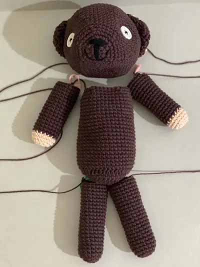 https://storage.googleapis.com/pawlarius_crafts_assets/amigurumi/mrbean-teddy-bear/pattern/join-parts-400.webp