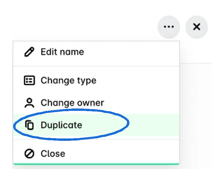 Menu à trois points d’une demande avec l’option Dupliquer mise en évidence.