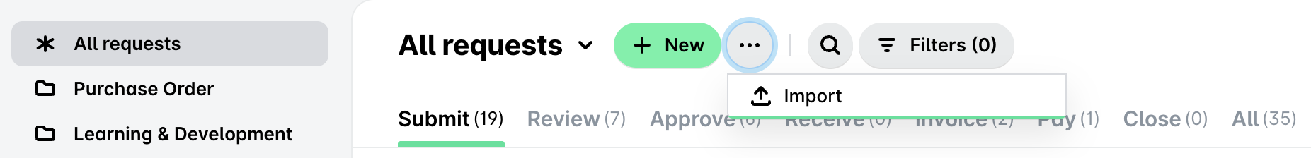 Le menu à trois points à côté du bouton Nouveau dans la vue Toutes les demandes, ouvert sur l'option Importer.