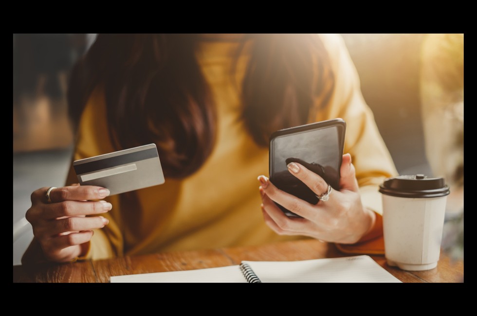 Von der Kreditkarte zur Debitkarte: Welche Art der Firmenkarte passt zu Ihrem Unternehmen?