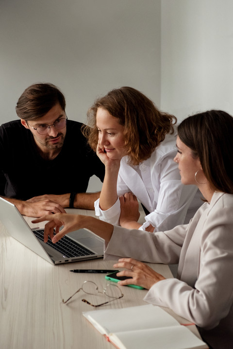 Image of empoyees from the finance team approving business expenses