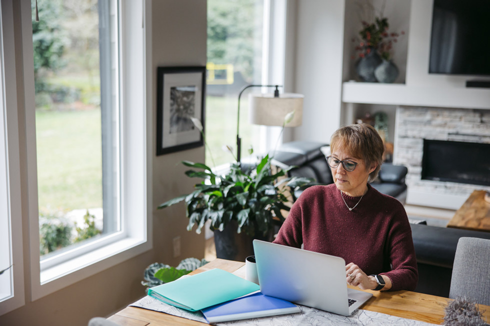 Cómo gestionar los gastos del trabajo híbrido