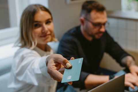 Employee showing her Payhawk corporate  Visa card