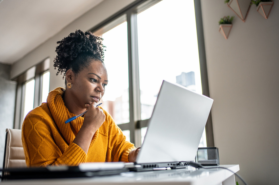 Comptable qui effectue le traitement de ses notes de frais en masse