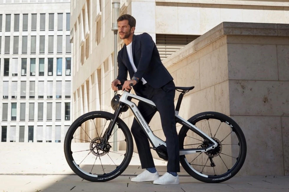 Porsche - 5 day month close with Payhawk spend management software