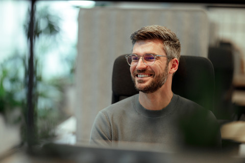 photo-showing-a-cfo-feeling-the-benefit-of-dynamics-365-and-payhawk