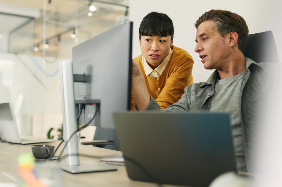 integrations-image-photo-of-finance-leaders-checking-real-time-spend