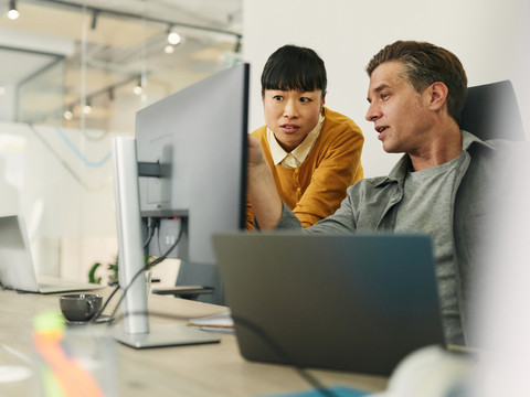 integrations-image-photo-of-finance-leaders-checking-real-time-spend