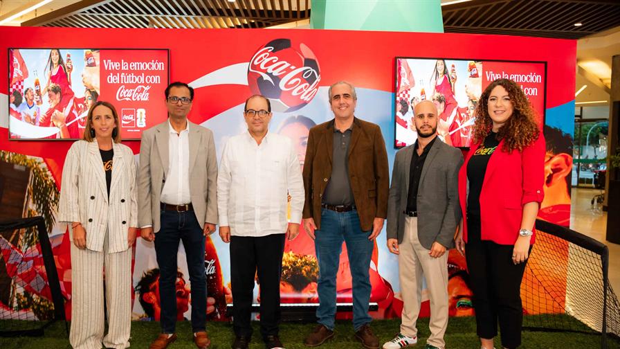 Coca-Cola lanza en RD su plataforma para el Mundial FIFA 2026
