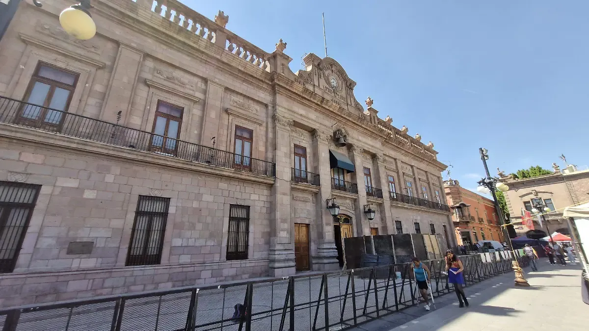 Algunas áreas del gobierno estatal sí trabajarán el lunes 17