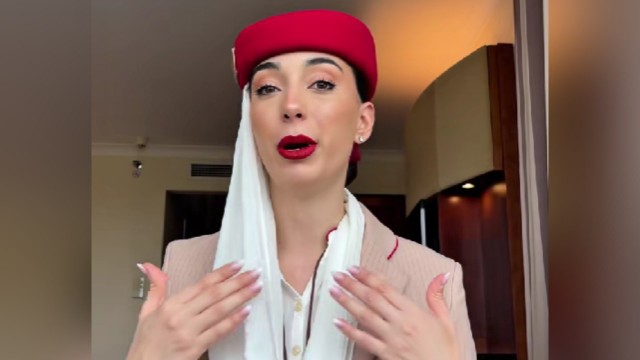 Es argentina, trabaja de azafata en Emirates y reveló cuál es su sueldo y beneficios