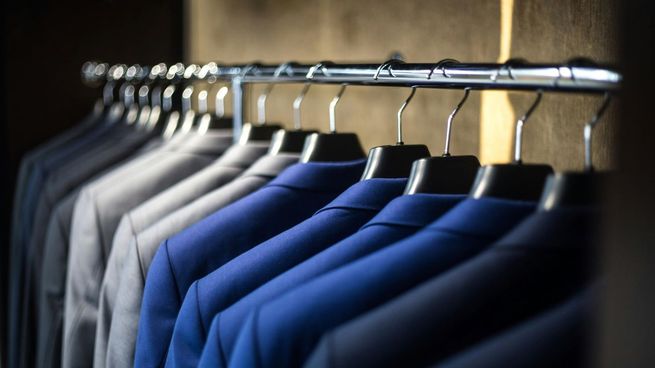 Elegancia y estilo: las 10 prendas infaltables en el ropero de un hombre de 50 años