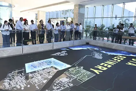 Delcy Rodríguez visita la refinería de petróleo más grande del mundo