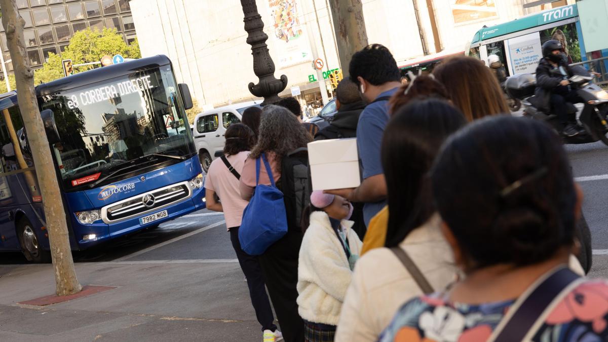 Más de 40 paradas de bus interurbano de la Diagonal podrían aumentar su capacidad sin necesidad de hacer obras