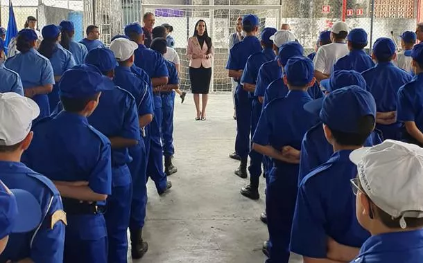 MEC anuncia fim das escolas cívico-militares