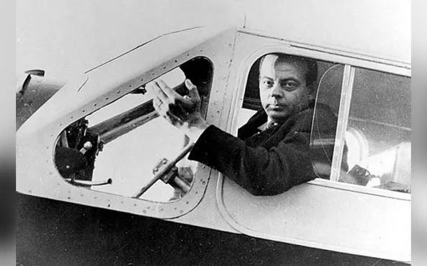 Antoine de Saint-Exupéry era piloto de avião 