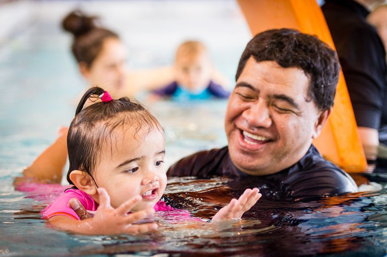 Dad and baby at little splashers session