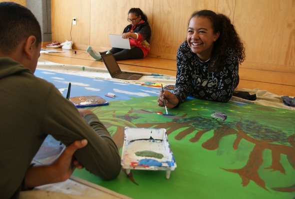 News - children creating murals