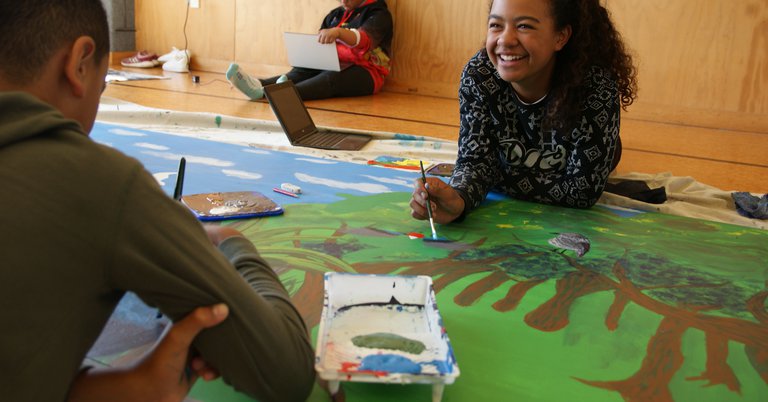 News - children creating murals