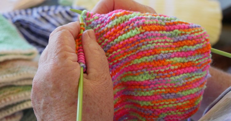 Time for a yarn - knitting at the library