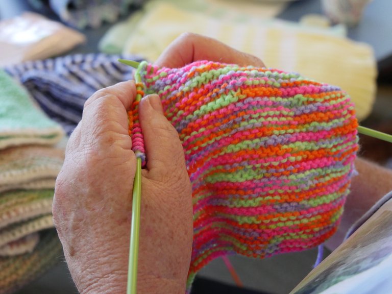 Time for a yarn - knitting at the library