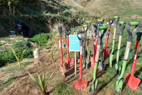 Planting spades