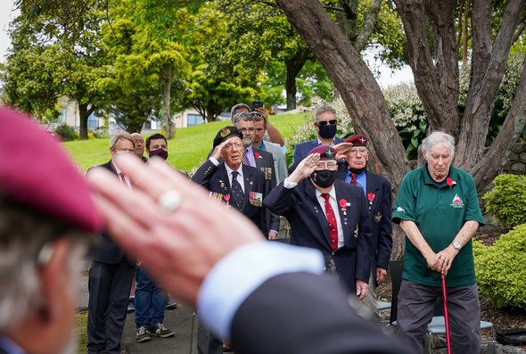 Veterans pay their respects 11 Nov 21.jpg