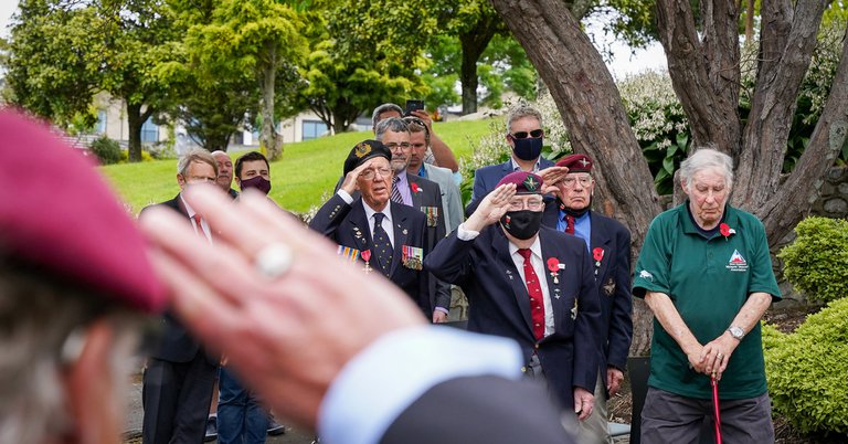 Veterans pay their respects 11 Nov 21.jpg