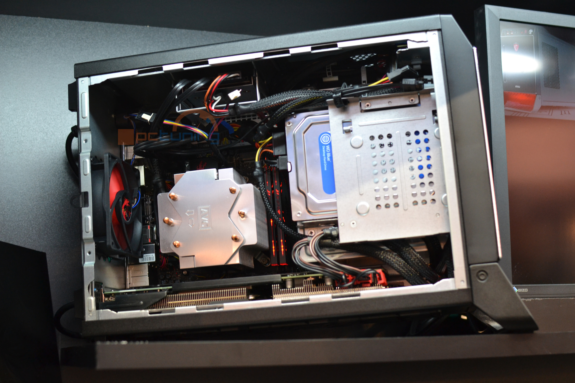 CeBIT 2014: MSI Nightblade – Herní barebone PC v malém provedení