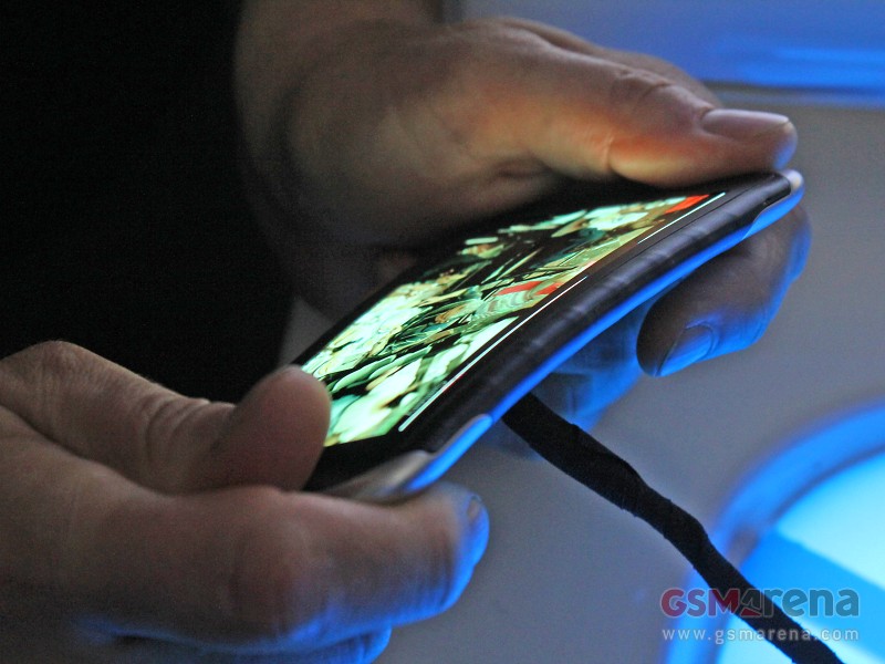 Nokia Kinetic: smartphone ohebný jako papír [video]