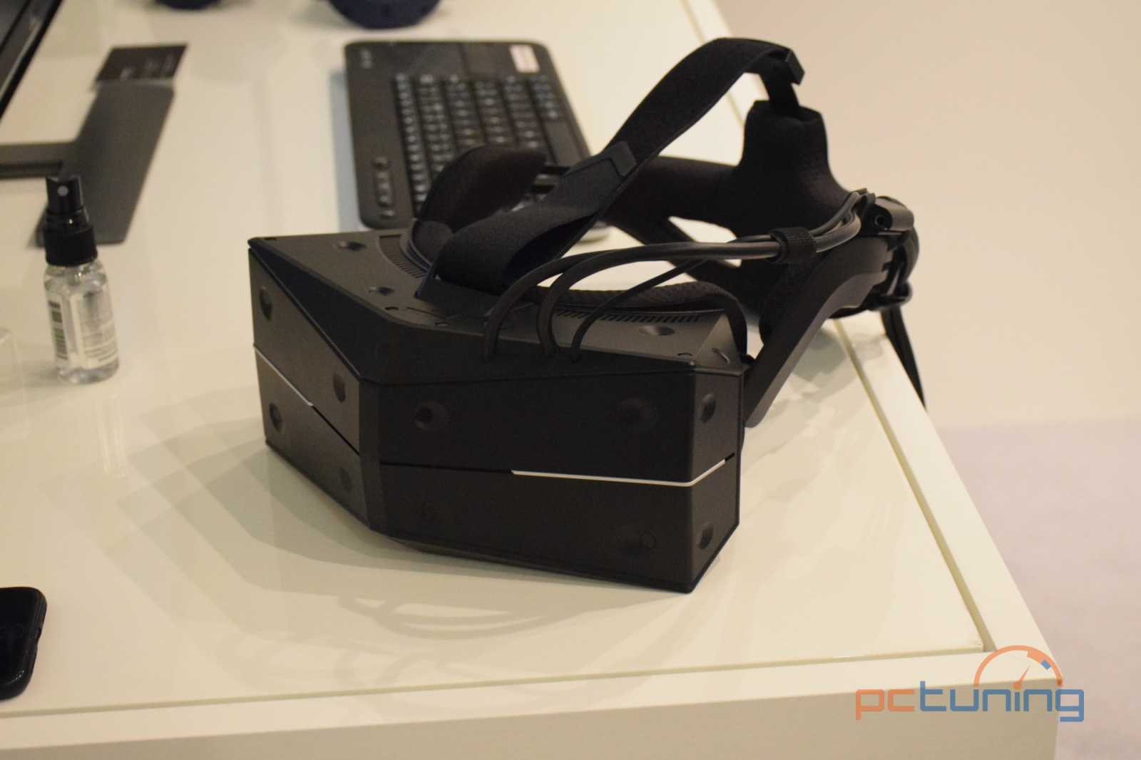 StarVR One je profesionální headset se sledováním očí [IFA]