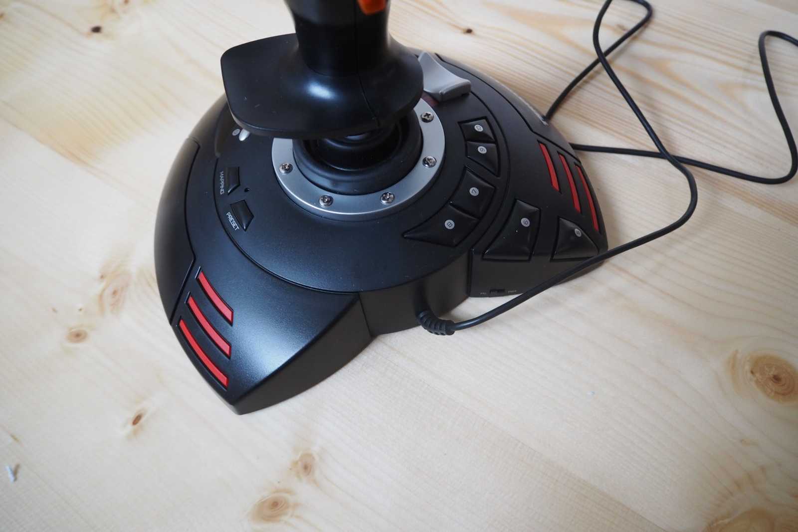 Šest joysticků s cenou pod 1500 korun v testu