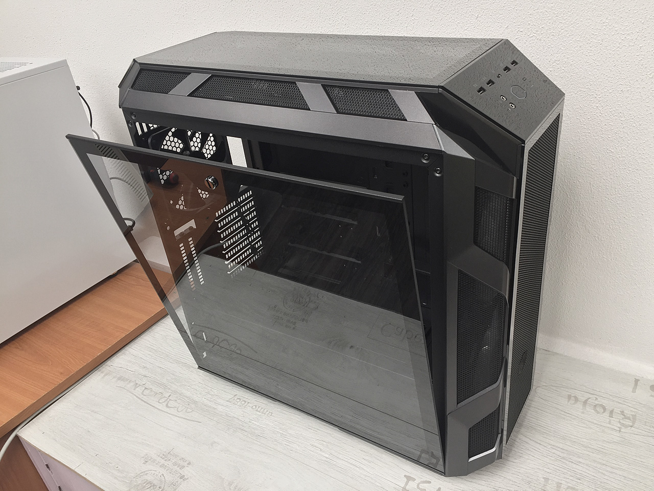 Cooler Master MasterCase H500M – skříň s dvojí tváří