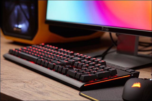 Corsair STRAFE: herní klávesnice s jednoduchým designem a mechanickými spínači Cherry MX Red