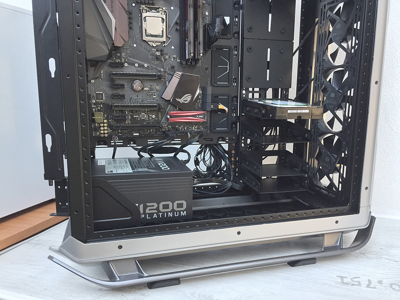 Test Cooler Master COSMOS C700M: Jaká je skříň za 13 tisíc