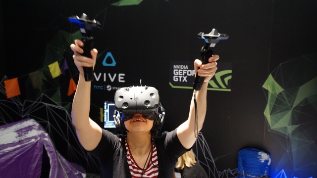 Oculus Rift vs. HTC Vive: jste připraveni na virtuální realitu?