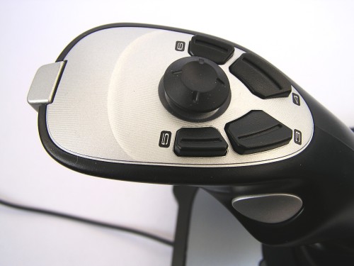 Test čtyř joysticků s force feedbackem