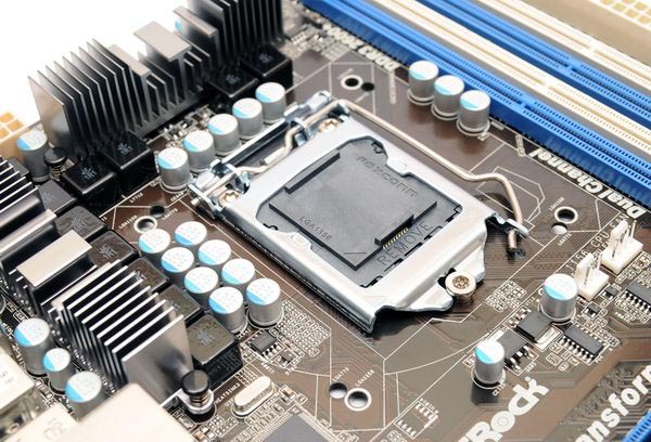 Bližší pohled na nový hybrid od ASRocku P67 Transformer