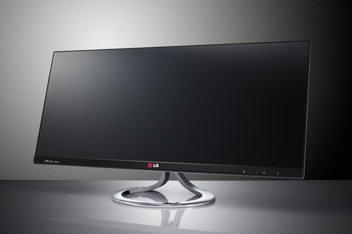 LG představuje ultraširokoúhlý LCD monitor EA93 s poměrem stran 21:9