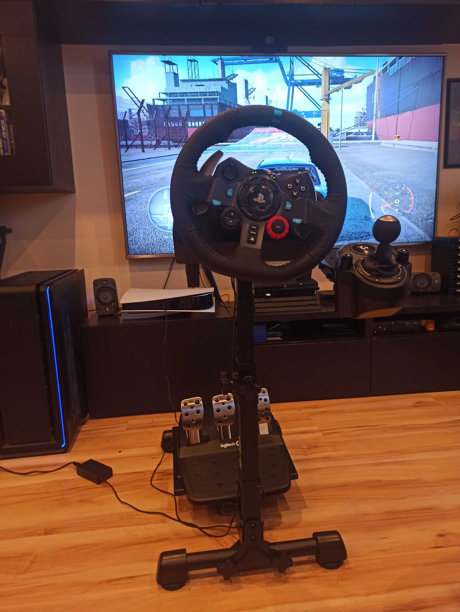 CZC Gaming Rider a Chariot – dvojice levných držáků na volanty